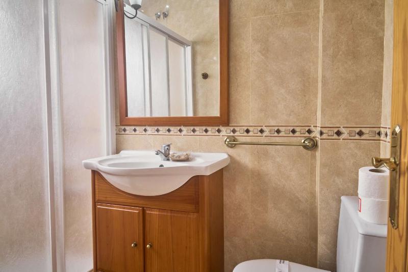 Casa Chica - Large Townhouse in Nerja Centro with Private Rooftop - image 10