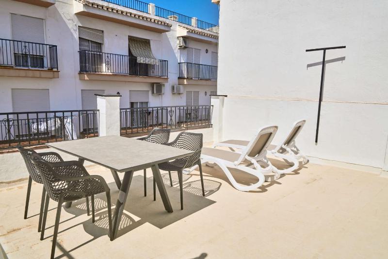 Casa Chica - Large Townhouse in Nerja Centro with Private Rooftop - image 15