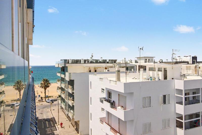 One step to the beach apartment - image 7