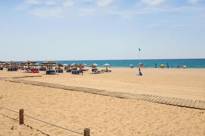 One step to the beach apartment - image 16
