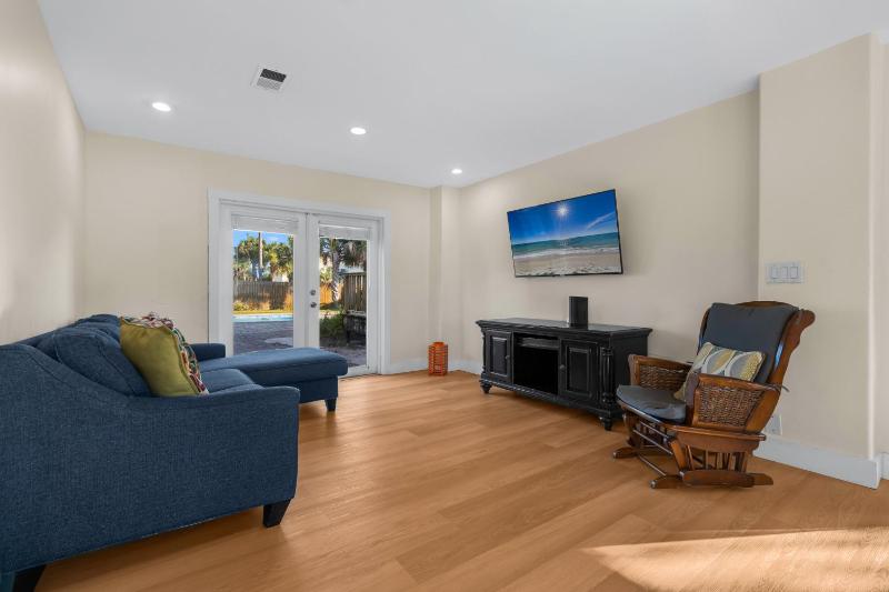 Sunny Daze Beach House - image 17