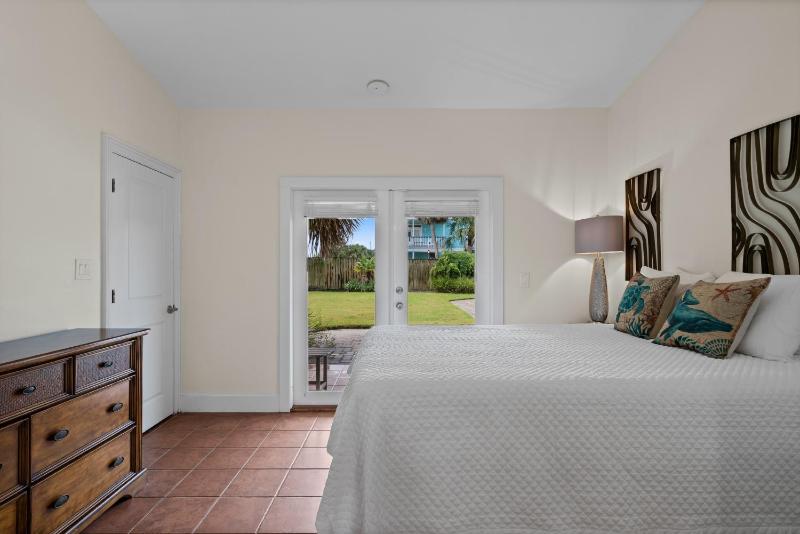 Sunny Daze Beach House - image 23