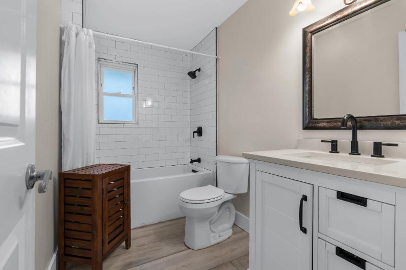 Sunny Daze Beach House - image 42