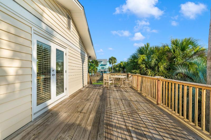 Sunny Daze Beach House - image 13