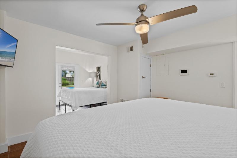 Sunny Daze Beach House - image 41