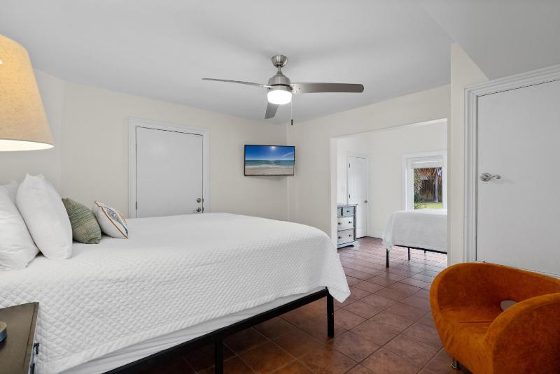 Sunny Daze Beach House - image 15