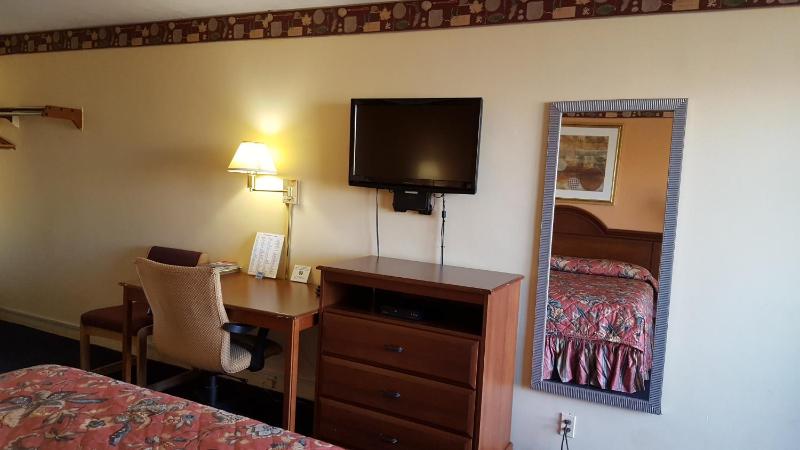 Standard King Room - Non-Smoking  image 3