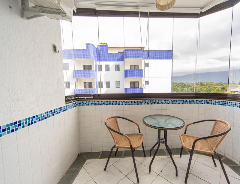 Apto com Piscina e Vaga a 750m da Praia da Enseada - image 29