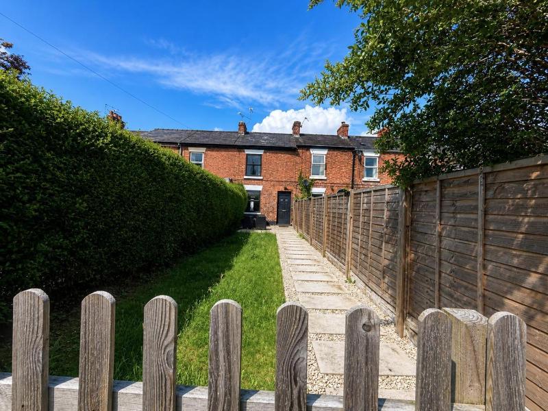Cottage By Canal and Centre By Cheshire Escapes - image 14