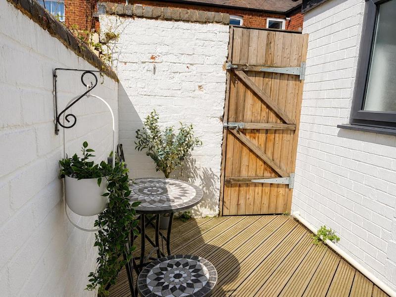 Cottage By Canal and Centre By Cheshire Escapes - image 10
