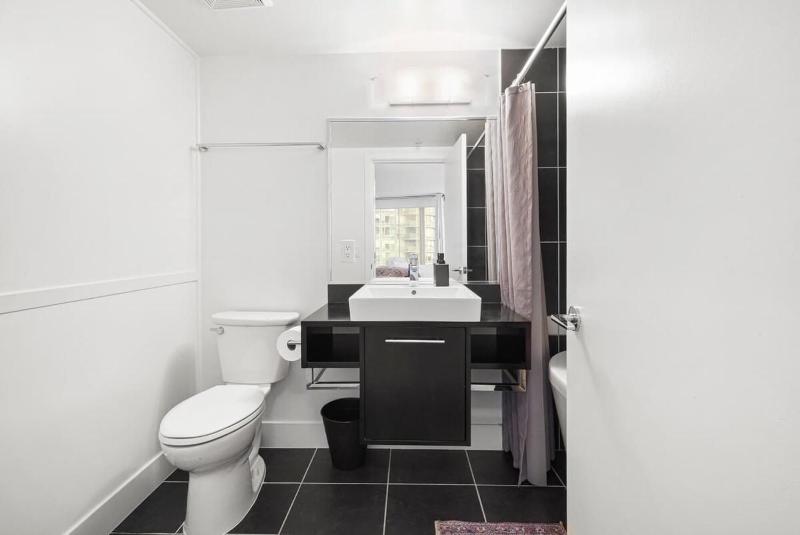 Cozy 2BR-2BA with Sofa Bed-Walk to Rogers & BC Pl - image 16