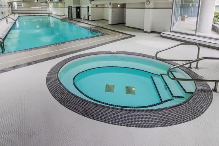 Cozy 2BR-2BA with Sofa Bed-Walk to Rogers & BC Pl - image 15