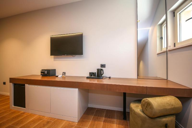 Comfort Boutique Hotel - image 2