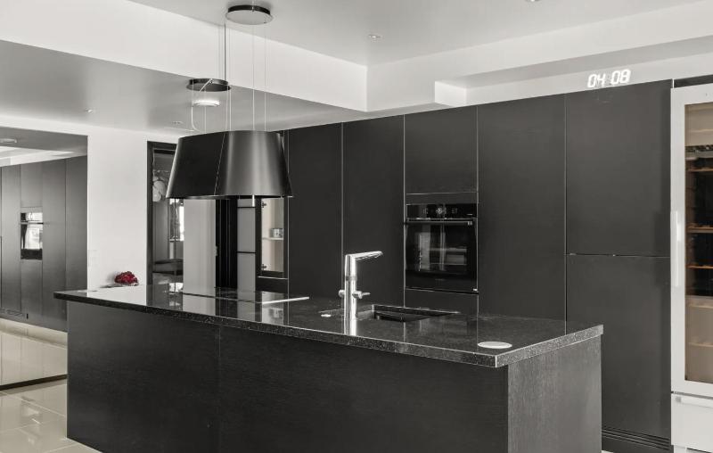 3BD home in Helsinki w Jacuzzi & Sauna - image 6