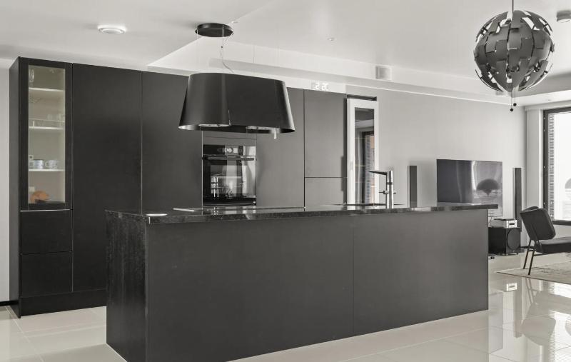 3BD home in Helsinki w Jacuzzi & Sauna - image 8