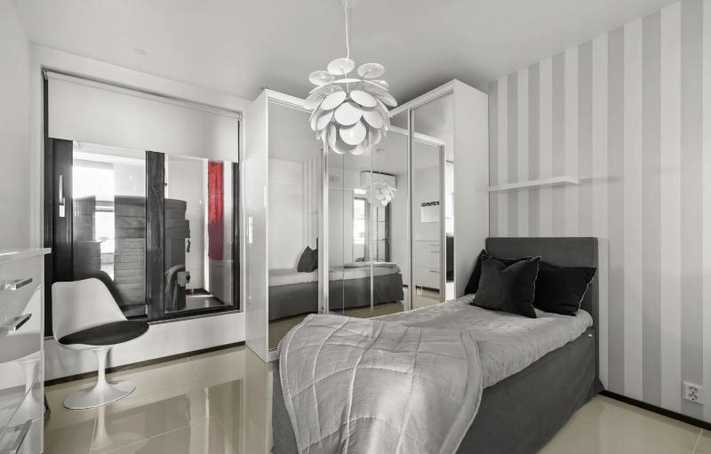 3BD home in Helsinki w Jacuzzi & Sauna - image 2