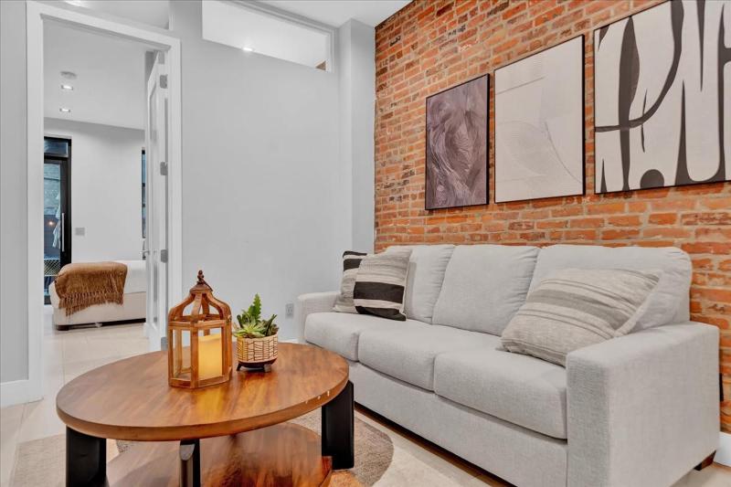 Modern West Village 1BR Garden steps to subway - image 12