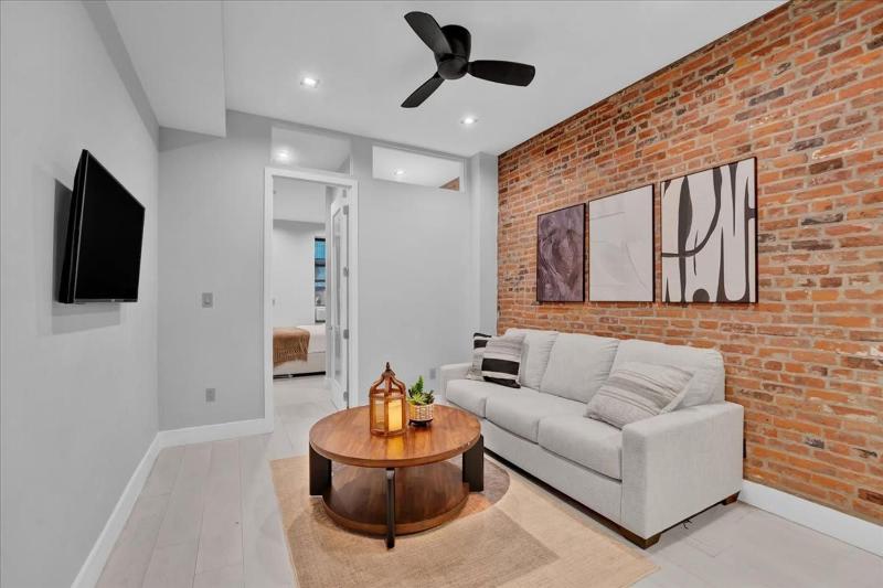 Modern West Village 1BR Garden steps to subway - image 11