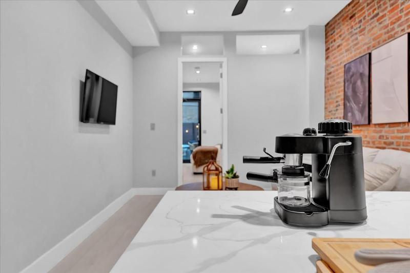 Modern West Village 1BR Garden steps to subway - image 6