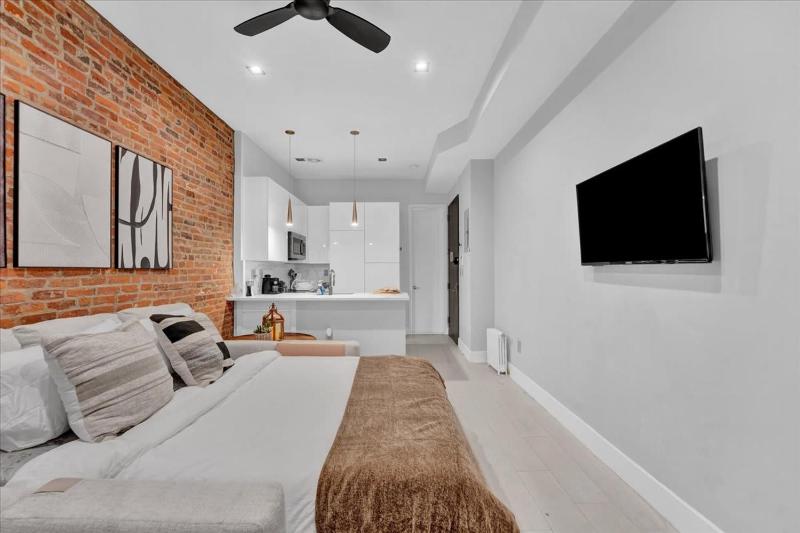 Modern West Village 1BR Garden steps to subway - image 15