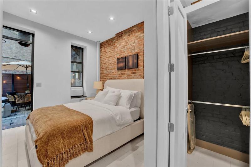 Modern West Village 1BR Garden steps to subway - image 9