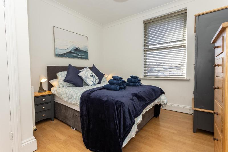 Ivydene - 3 bedroom house -Tenby - image 4