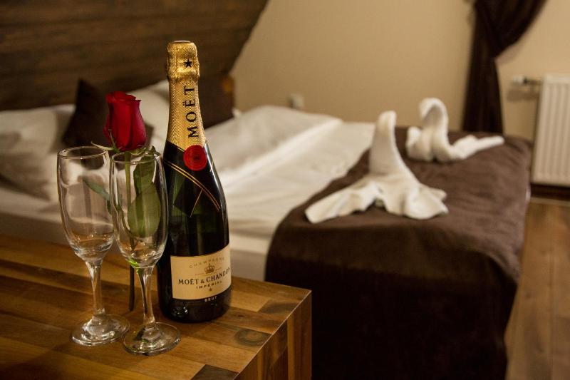 Deluxe Double Room with Balcony image 4