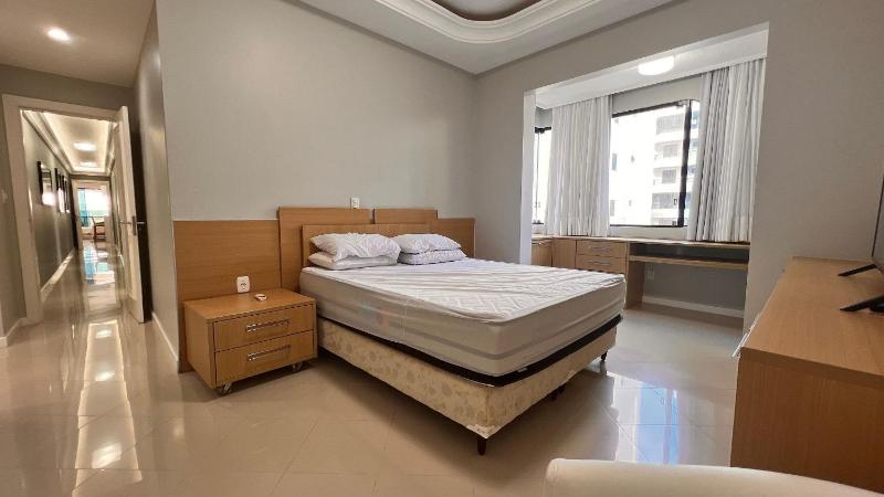 Spacious modern and comfortable apartment - image 25
