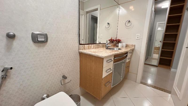 Spacious modern and comfortable apartment - image 35