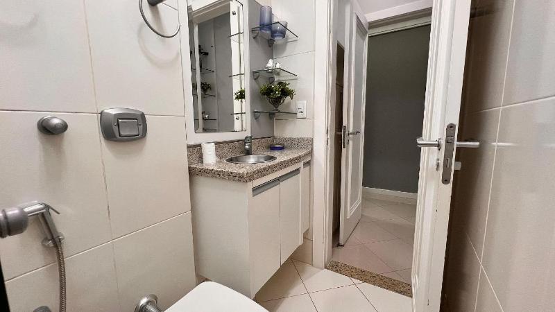 Spacious modern and comfortable apartment - image 12