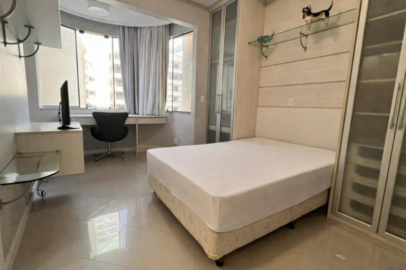 Spacious modern and comfortable apartment - image 39