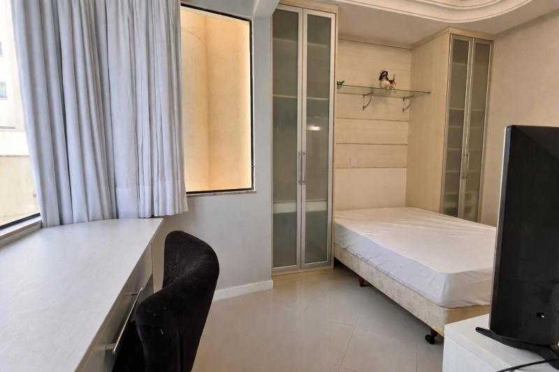 Spacious modern and comfortable apartment - image 33