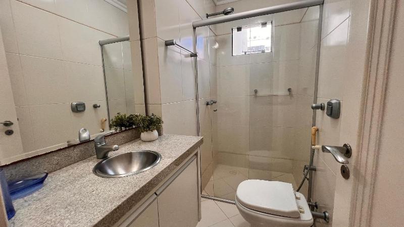 Spacious modern and comfortable apartment - image 24