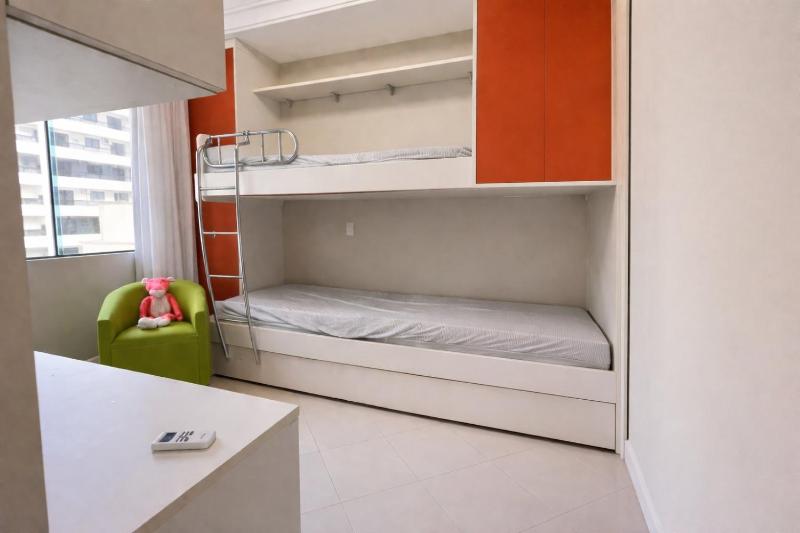 Spacious modern and comfortable apartment - image 19