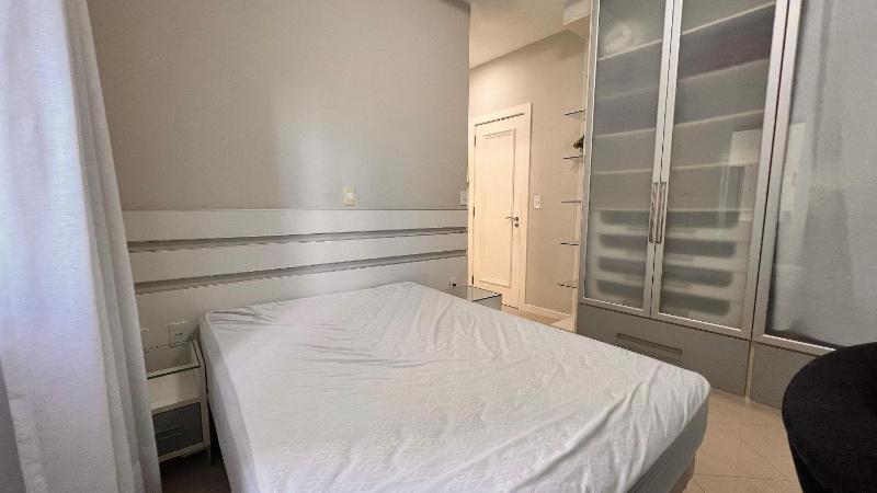 Spacious modern and comfortable apartment - image 26