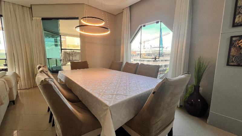 Spacious modern and comfortable apartment - image 23