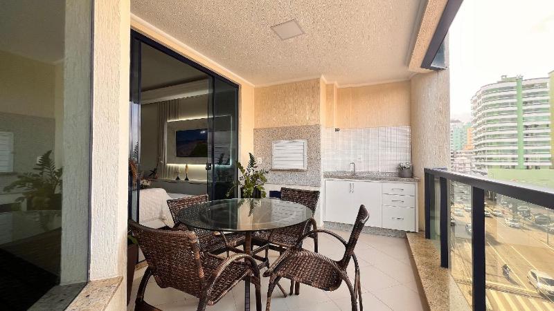 Spacious modern and comfortable apartment - image 13