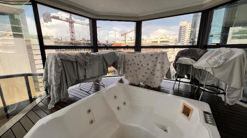 Spacious modern and comfortable apartment - image 7