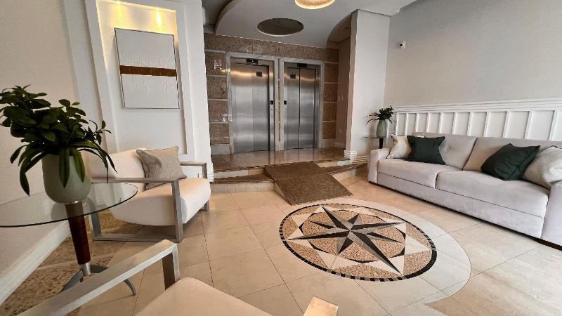 Spacious modern and comfortable apartment - image 29