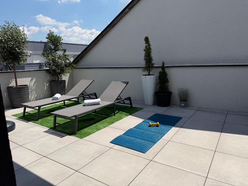 Urban West Penthouse Large Terrace & Parking - image 14