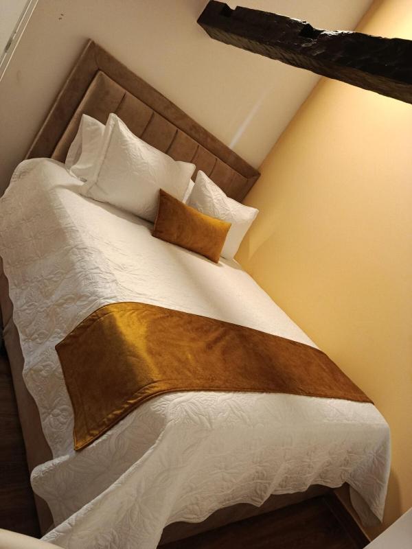 Colonial Private Aparta-Suite - image 2