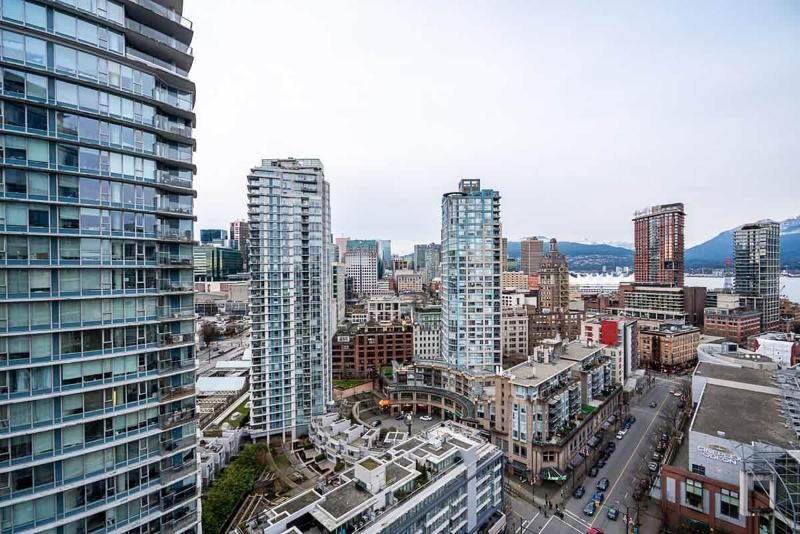 2BR-2BA Sofa Bed Steps to BC Place and Rogers Arena - image 10