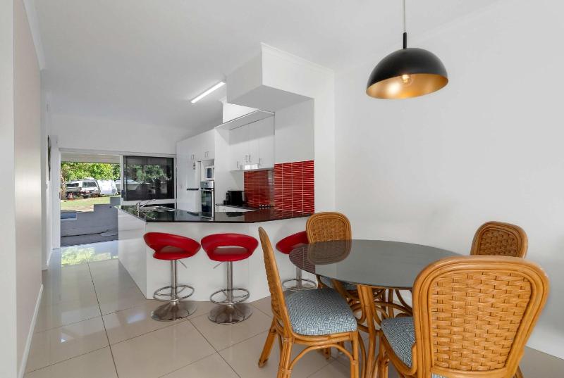 Lagoon Glow - Resort-Style Haven by Four Mile Beach - image 31