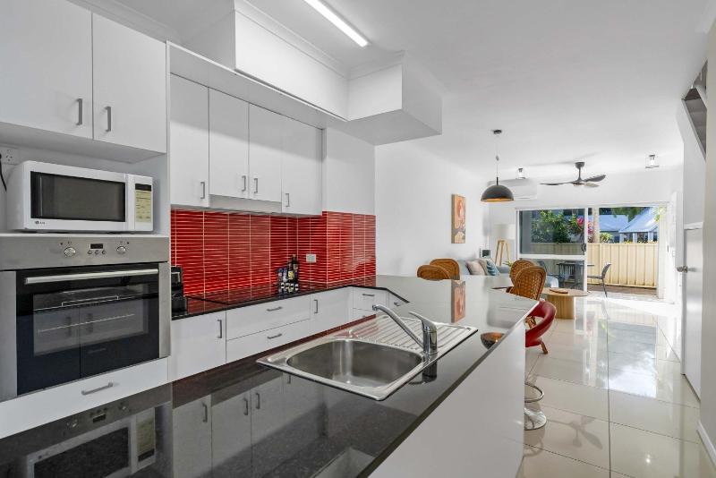 Lagoon Glow - Resort-Style Haven by Four Mile Beach - image 5