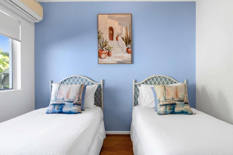 Lagoon Glow - Resort-Style Haven by Four Mile Beach - image 12