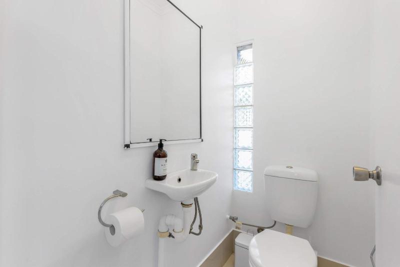 Lagoon Glow - Resort-Style Haven by Four Mile Beach - image 19