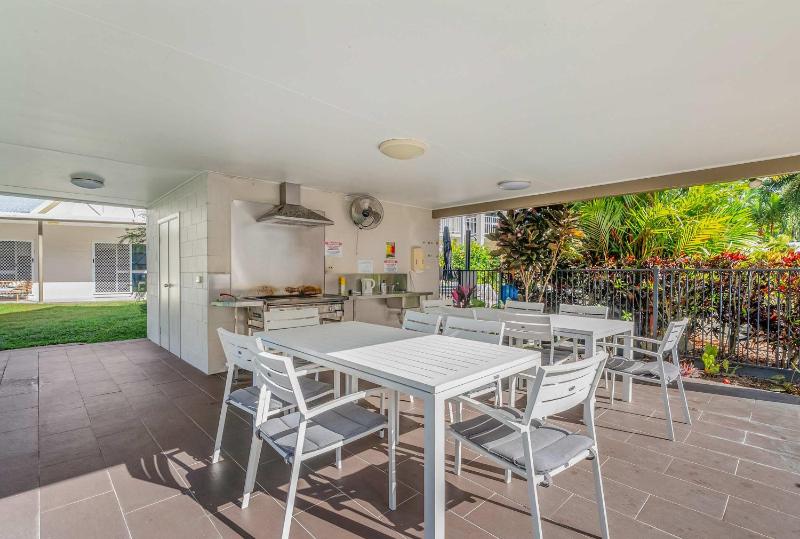 Lagoon Glow - Resort-Style Haven by Four Mile Beach - image 33