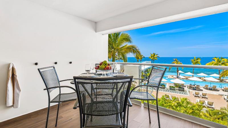 Gorgeous 1BR Condo with Pools & Sea Views - image 11