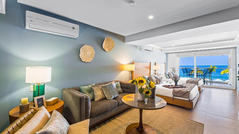 Gorgeous 1BR Condo with Pools & Sea Views - image 14