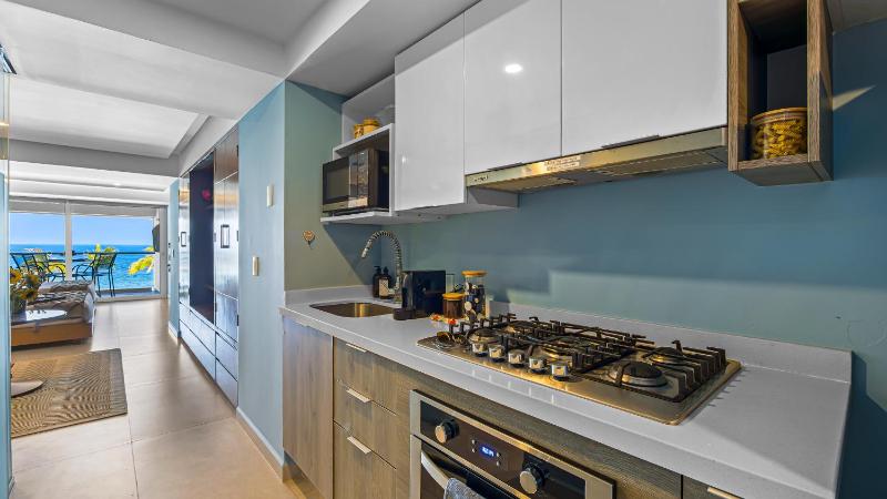 Gorgeous 1BR Condo with Pools & Sea Views - image 12